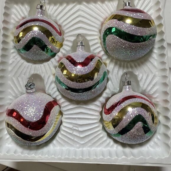 Vintage Christmas Trimmeries Bradford Silver Glitter Swirl Round Ornaments Set 5 - Picture 2 of 3
